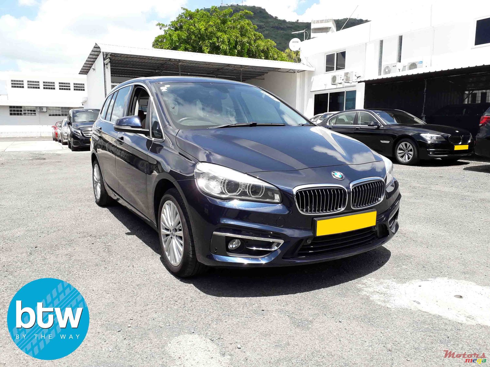 2015' BMW 2 Series 218i Gran Tourer photo #1