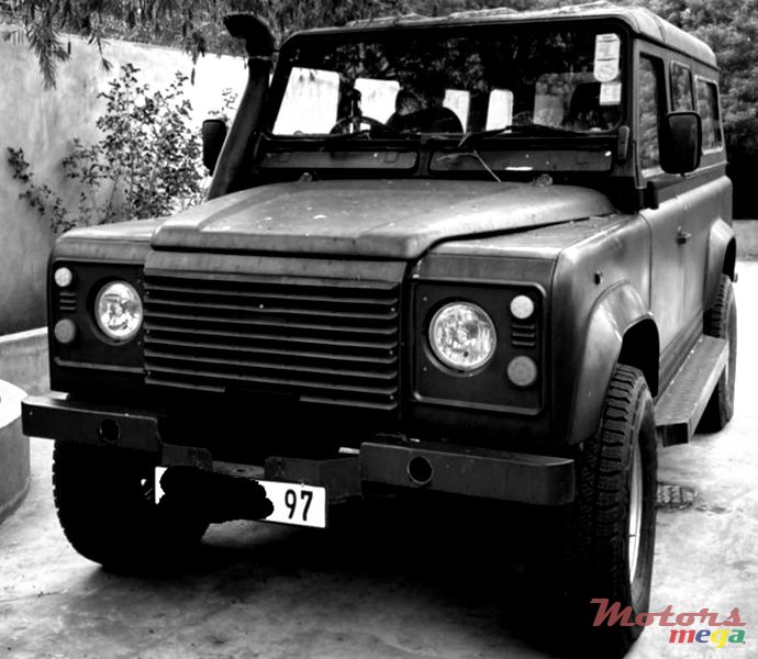 1997' Land Rover Defender 110 photo #1