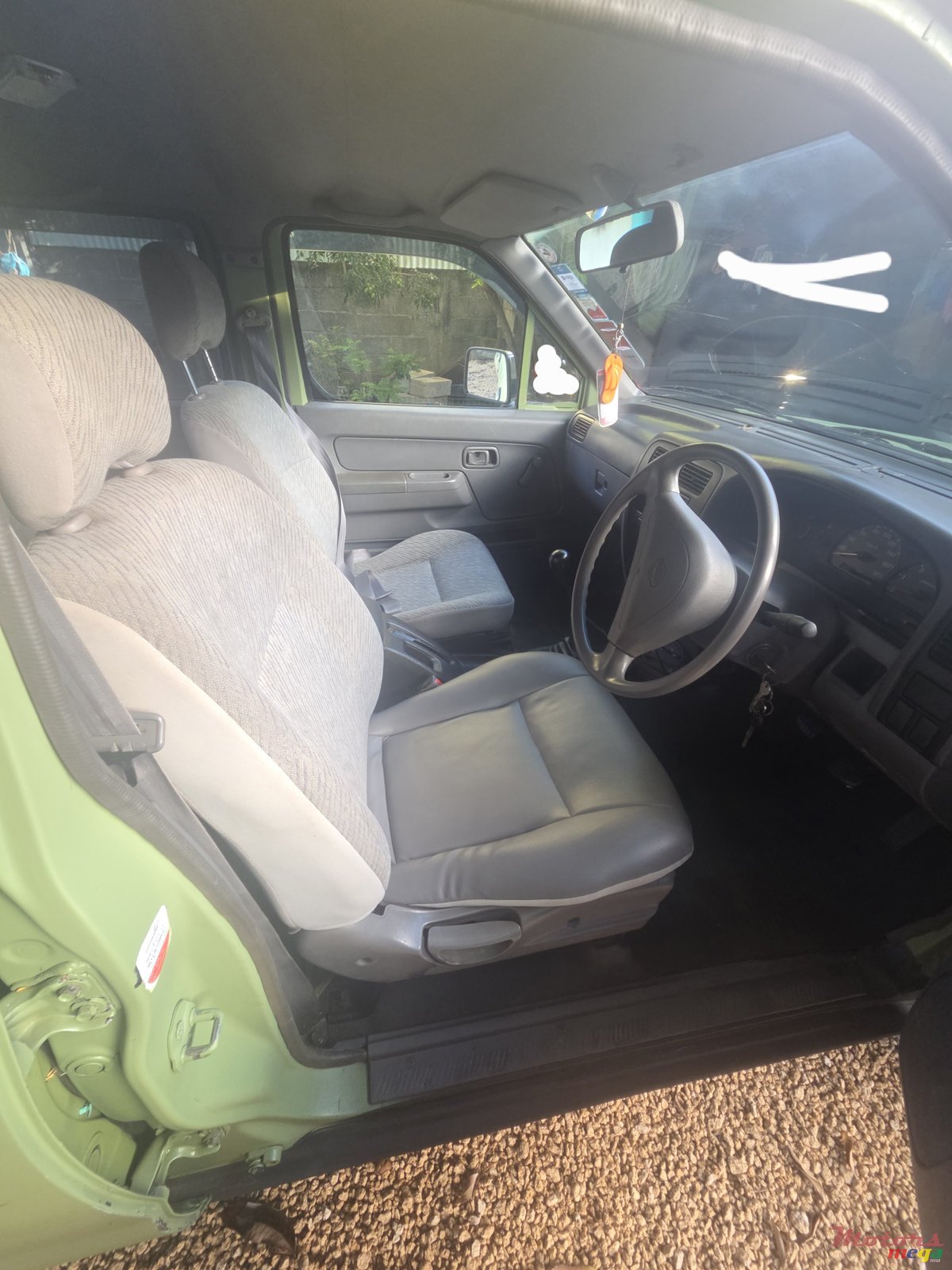 1998' Nissan Pickup photo #3