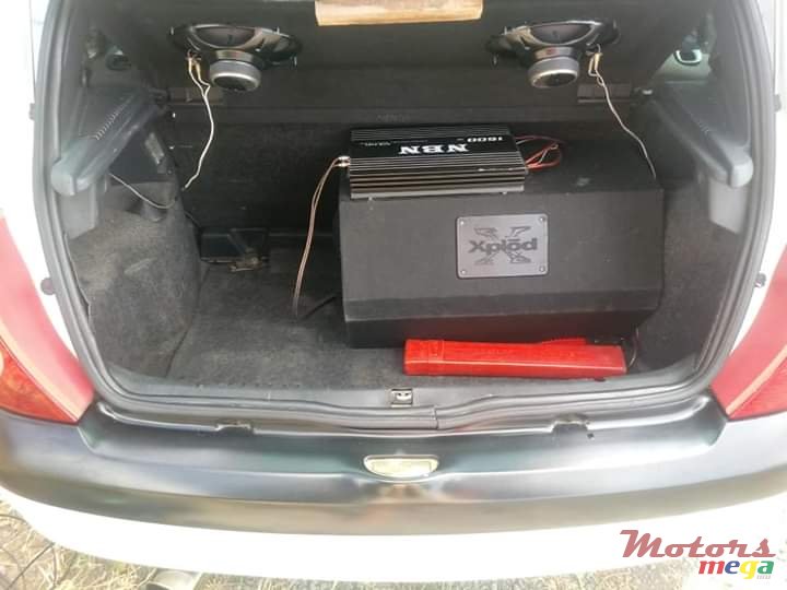 2005' Renault Clio Phase 2 photo #3