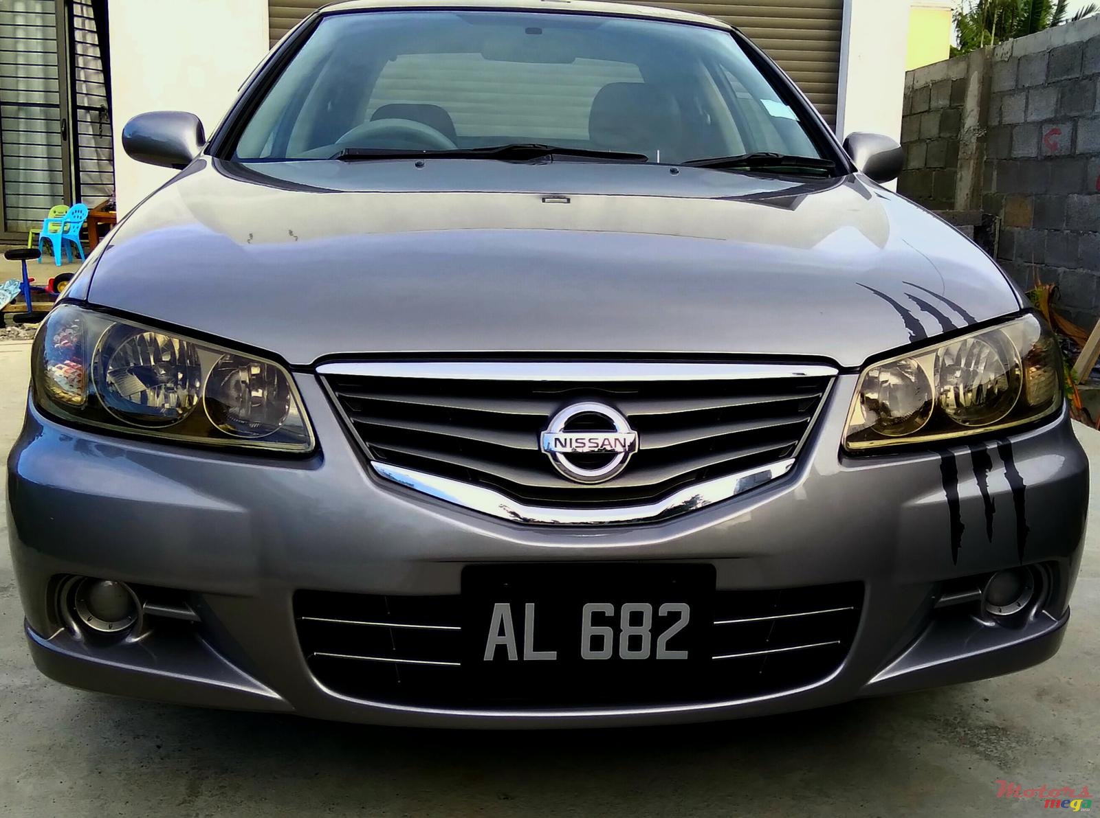 2010' Nissan Sunny photo #3