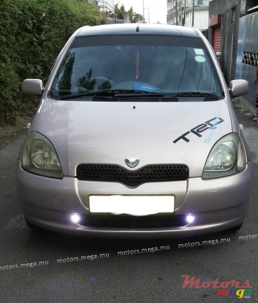 2000' Toyota Vitz photo #1