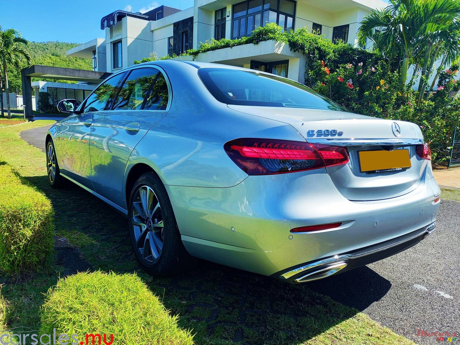 2020' Mercedes-Benz E-Class E300e Plug-In photo #3
