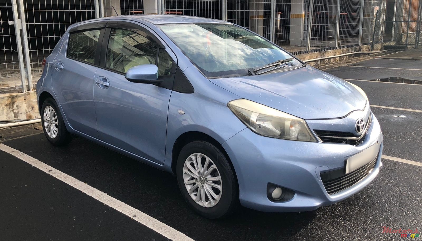 2012' Toyota Yaris photo #2