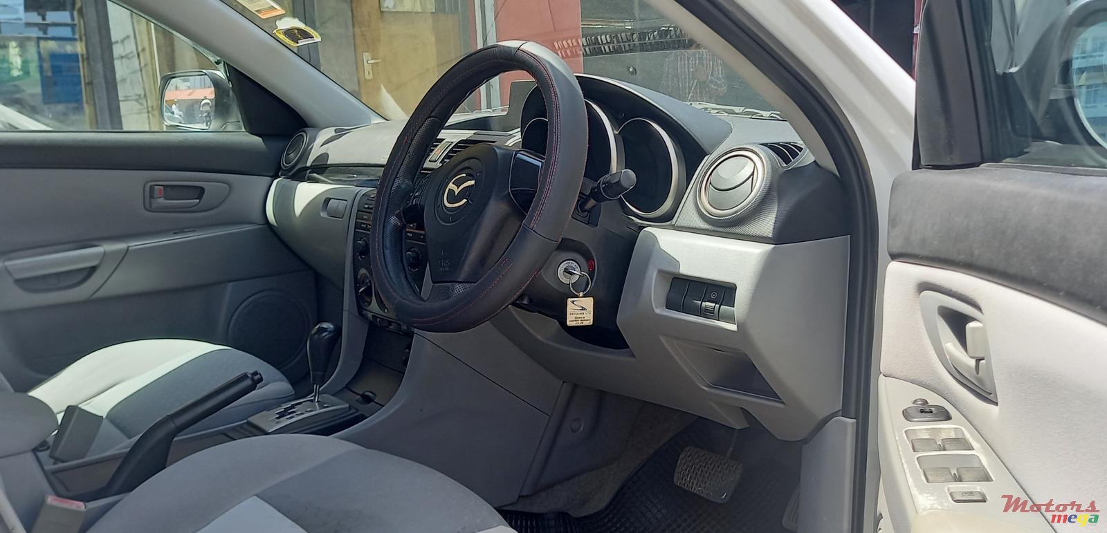 2005' Mazda Axela photo #5