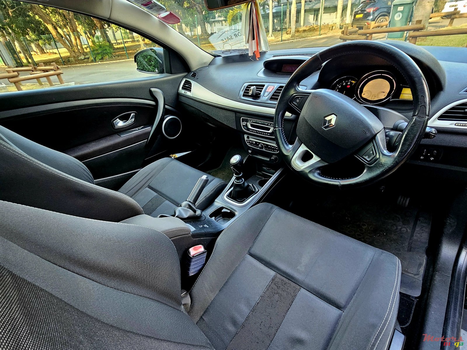 2013' Renault Megane Coupé 2 door photo #5