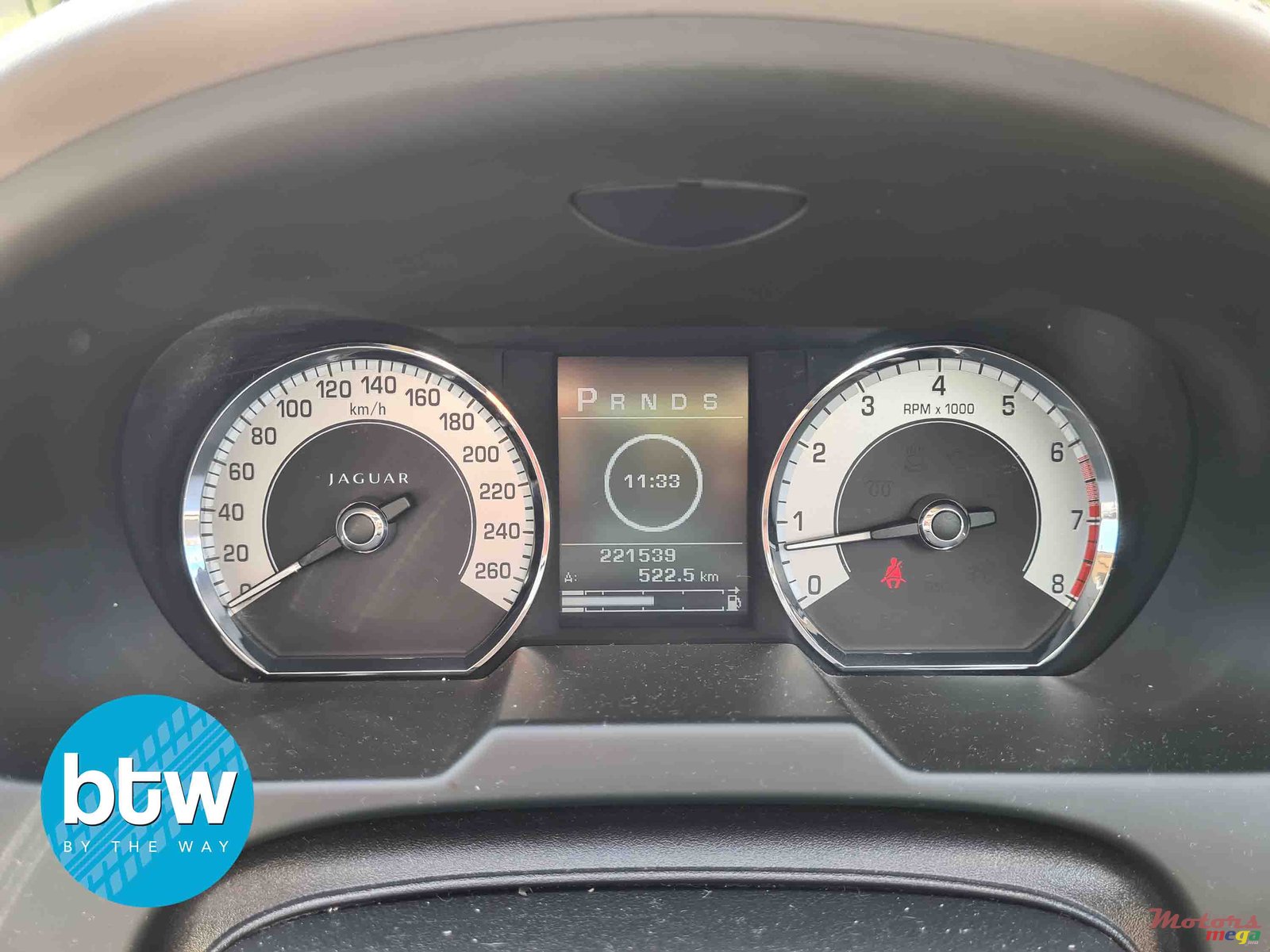 2010' Jaguar XF photo #7