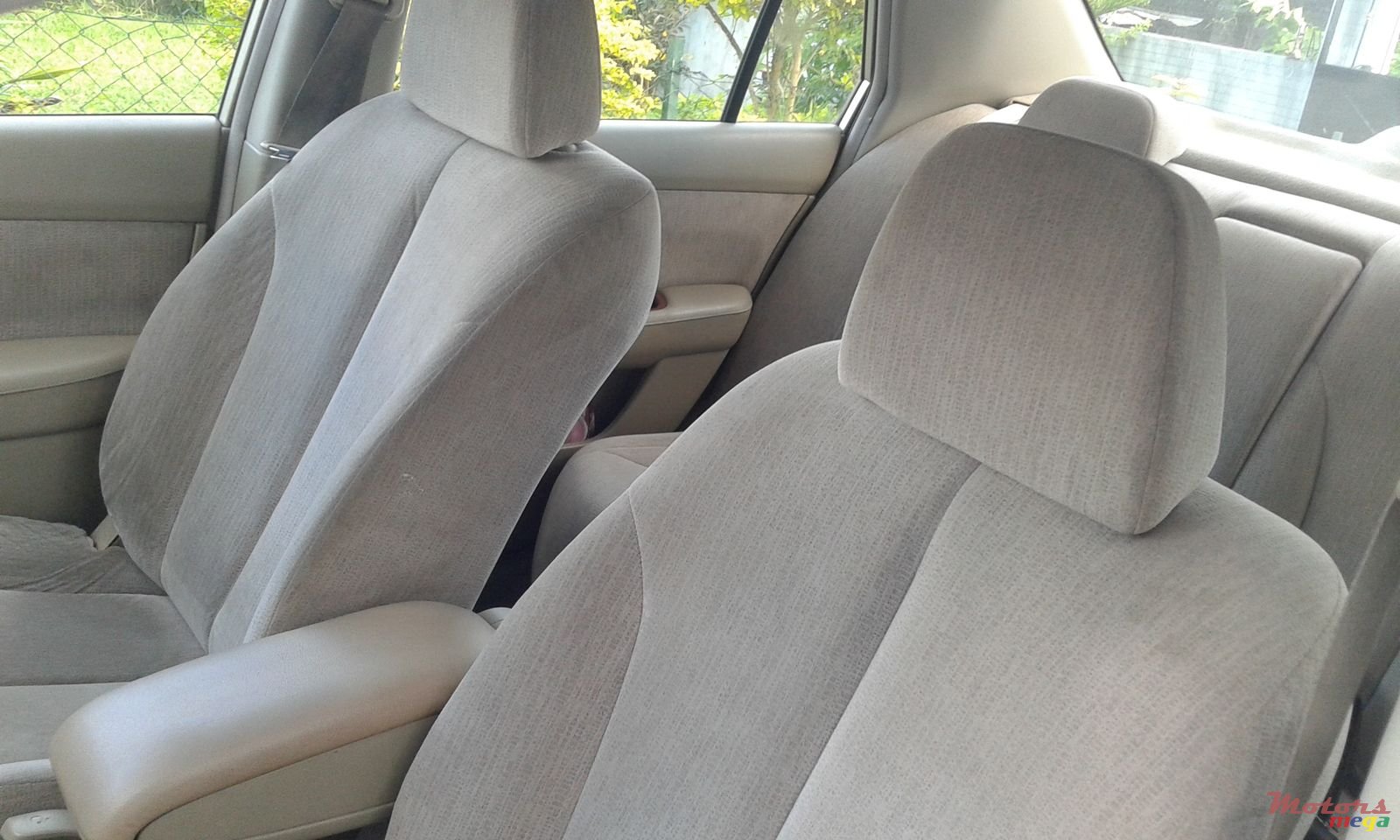 2005' Nissan Tiida photo #2