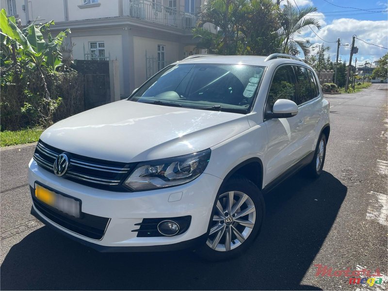 2014' Volkswagen Tiguan photo #2