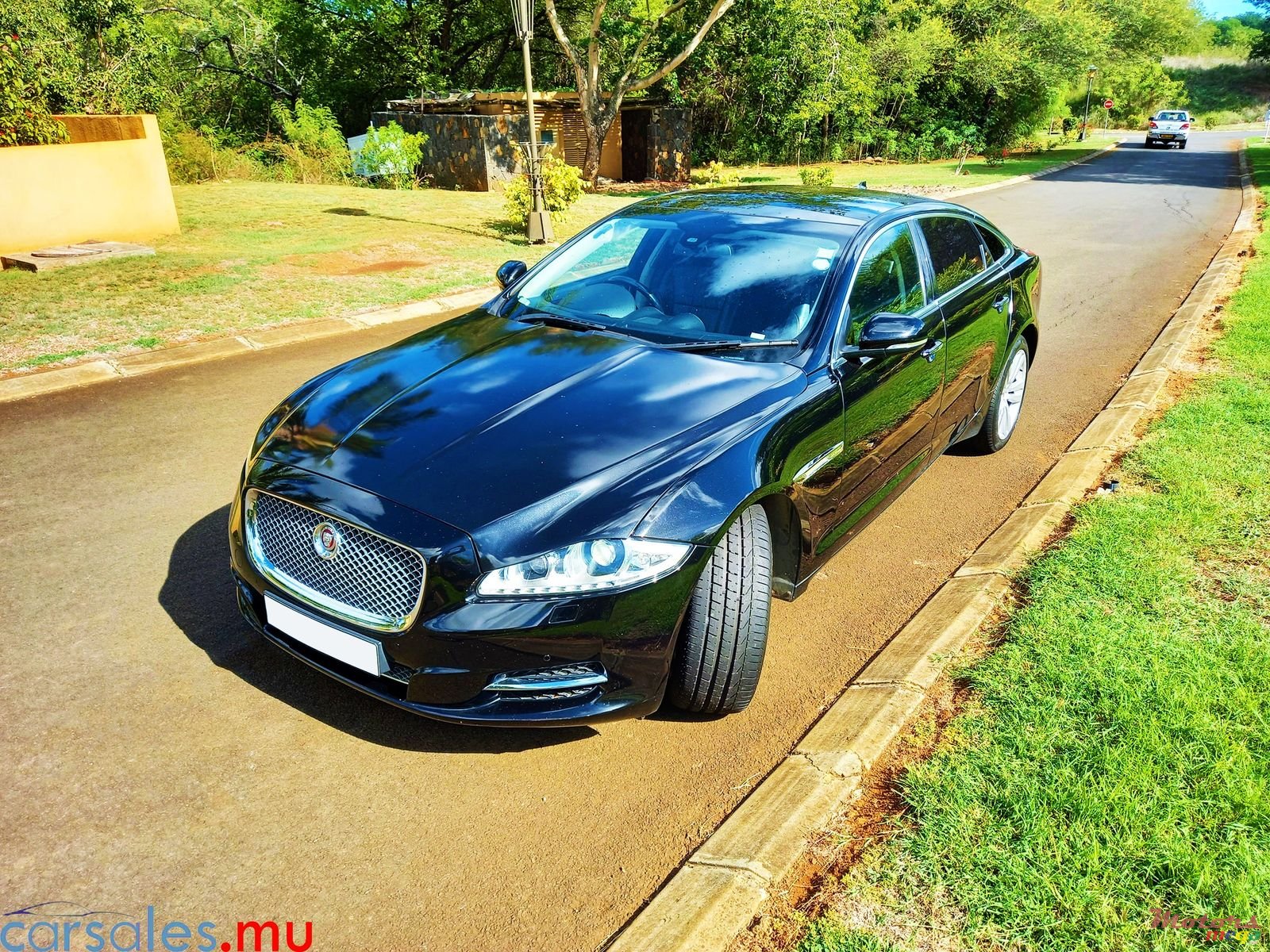 2015' Jaguar XJL photo #2