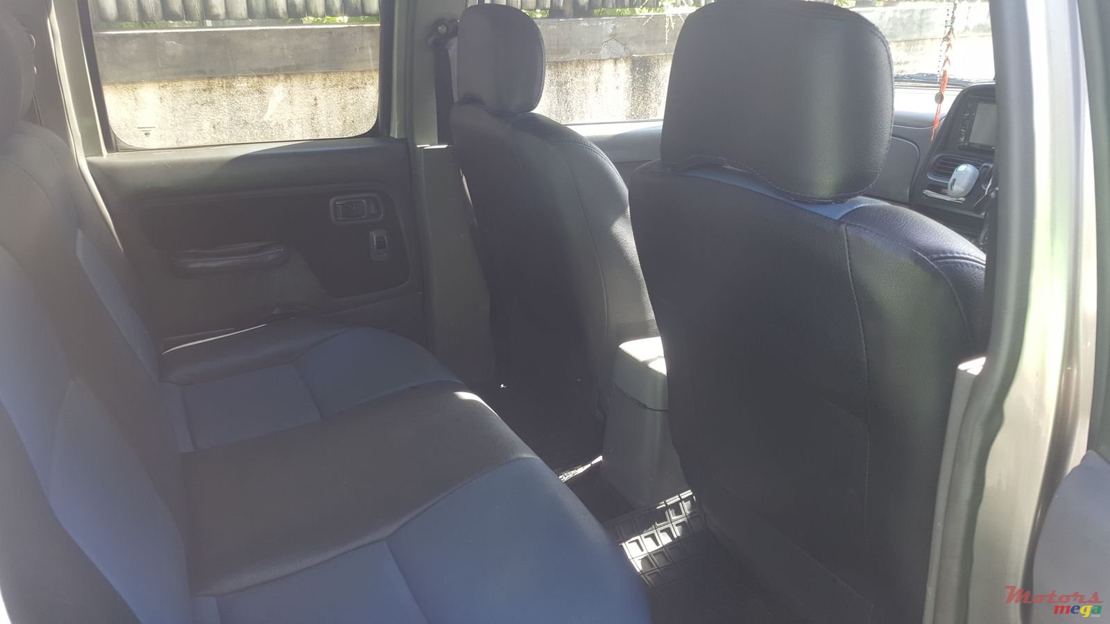 2005' Nissan Hardbody photo #3