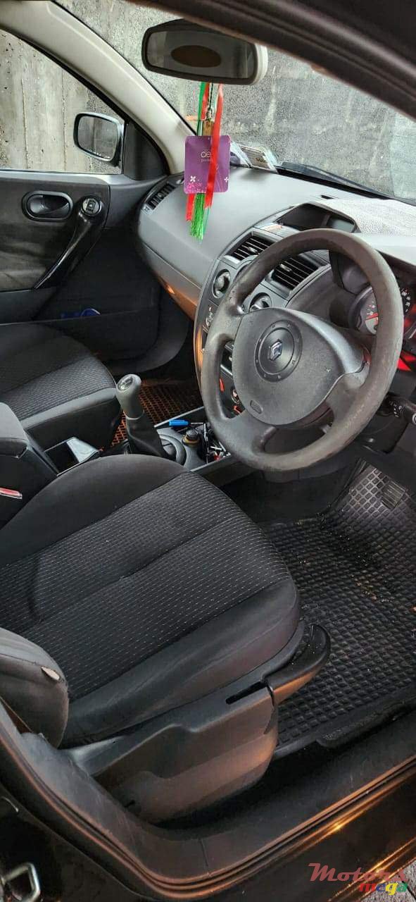 2005' Renault Megane photo #4