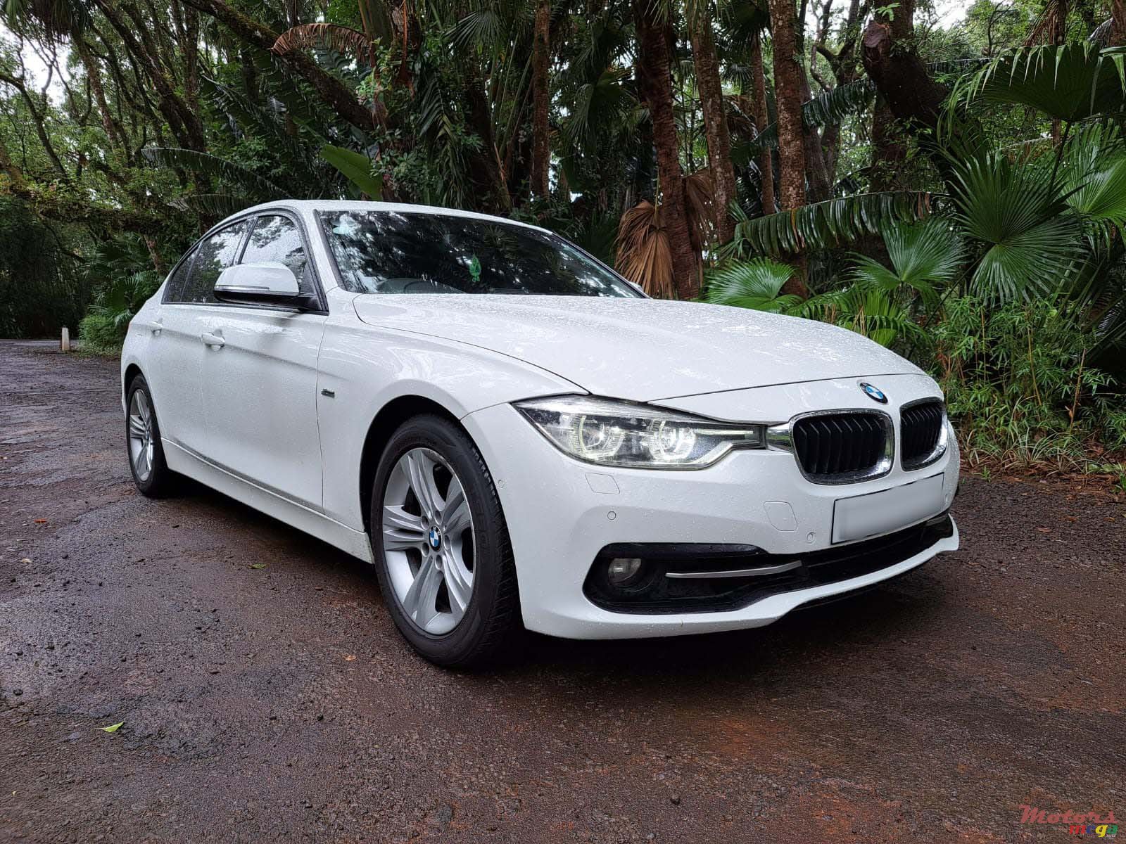 2016' BMW 3 Series photo #1