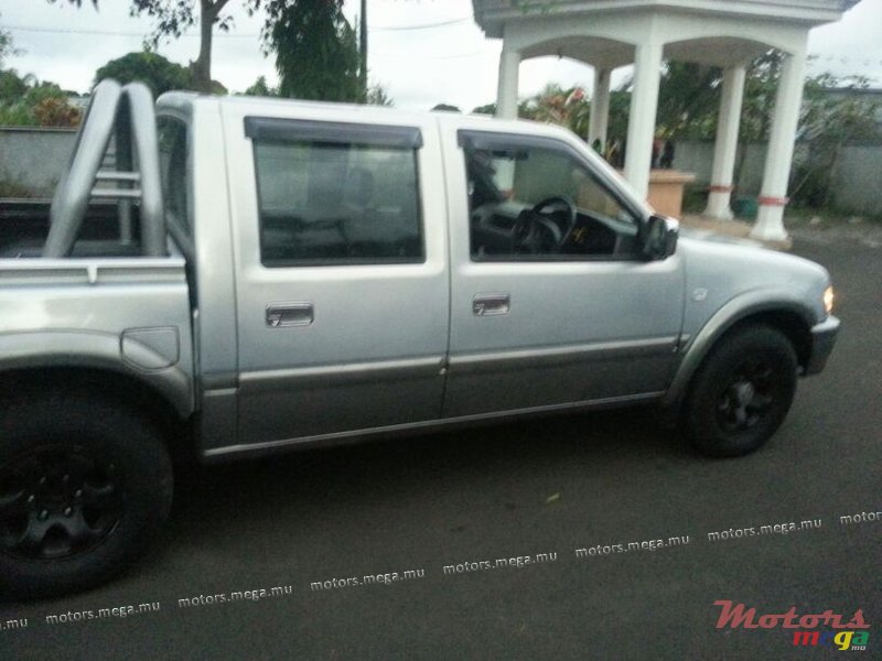 2002' Isuzu photo #6