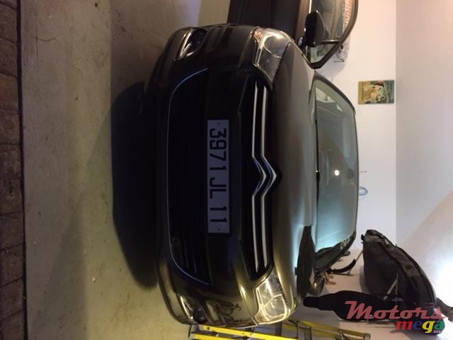 2011' Citroen C4 exlusive photo #1