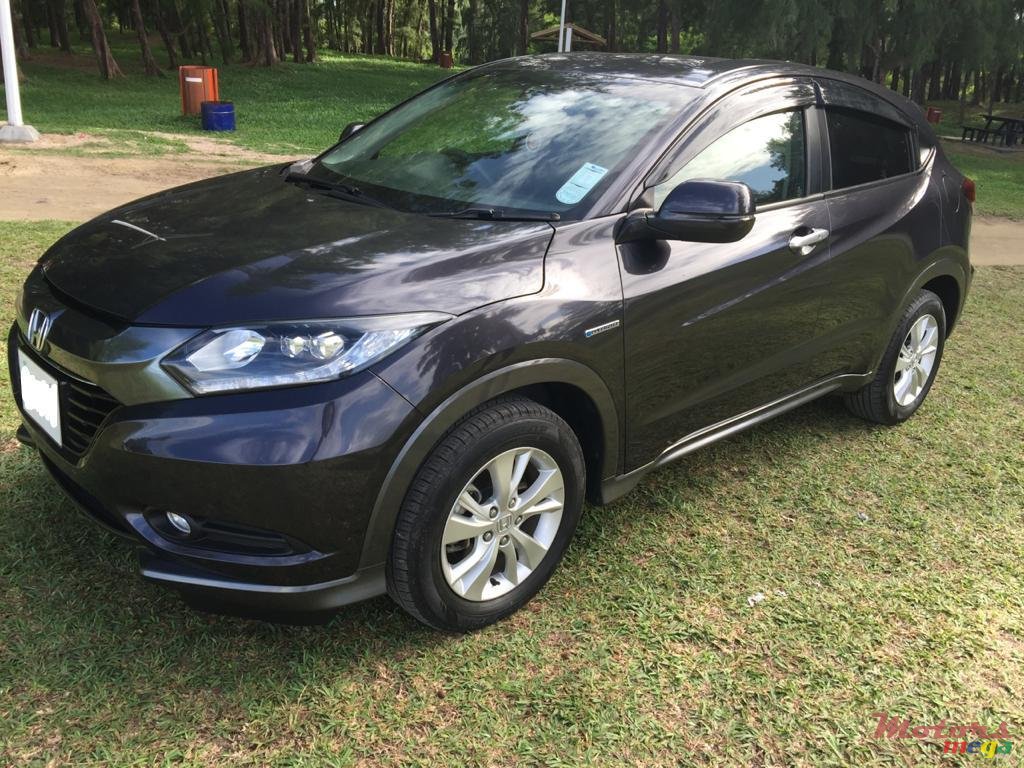 2015' Honda HR-V Vezel Hybrid photo #2