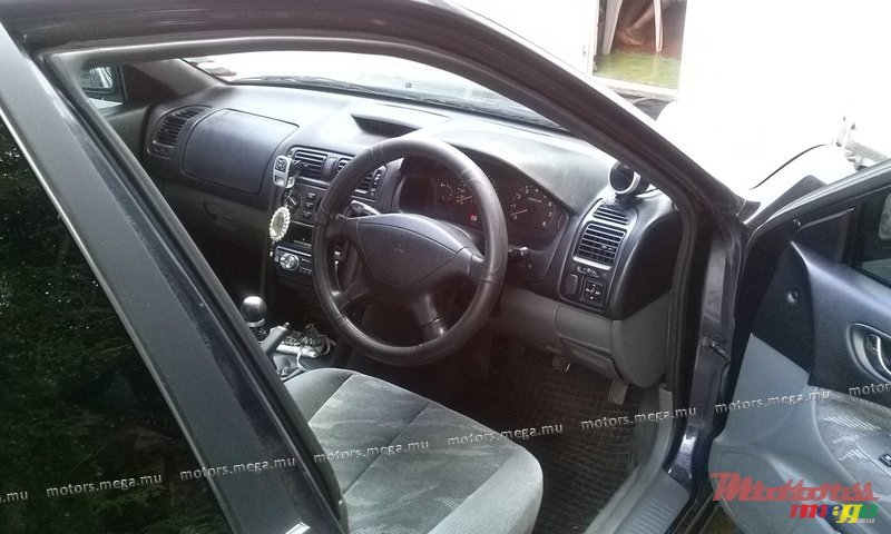 2003' Mitsubishi Galant Black Top Engine photo #4