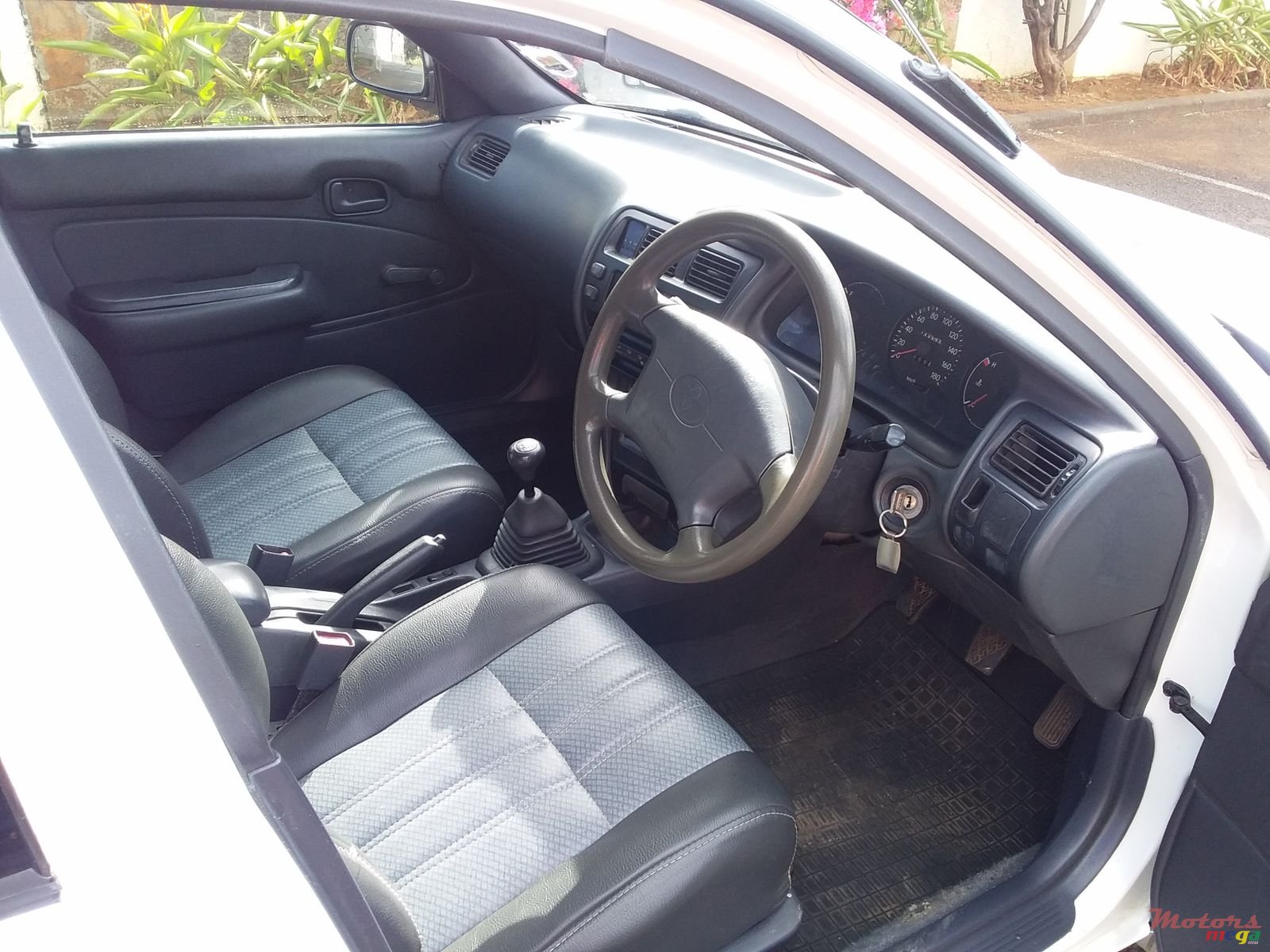 2001' Toyota Corolla photo #2