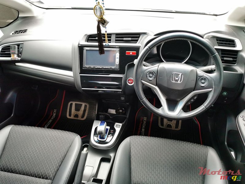 2014' Honda Fit Hybrid photo #6