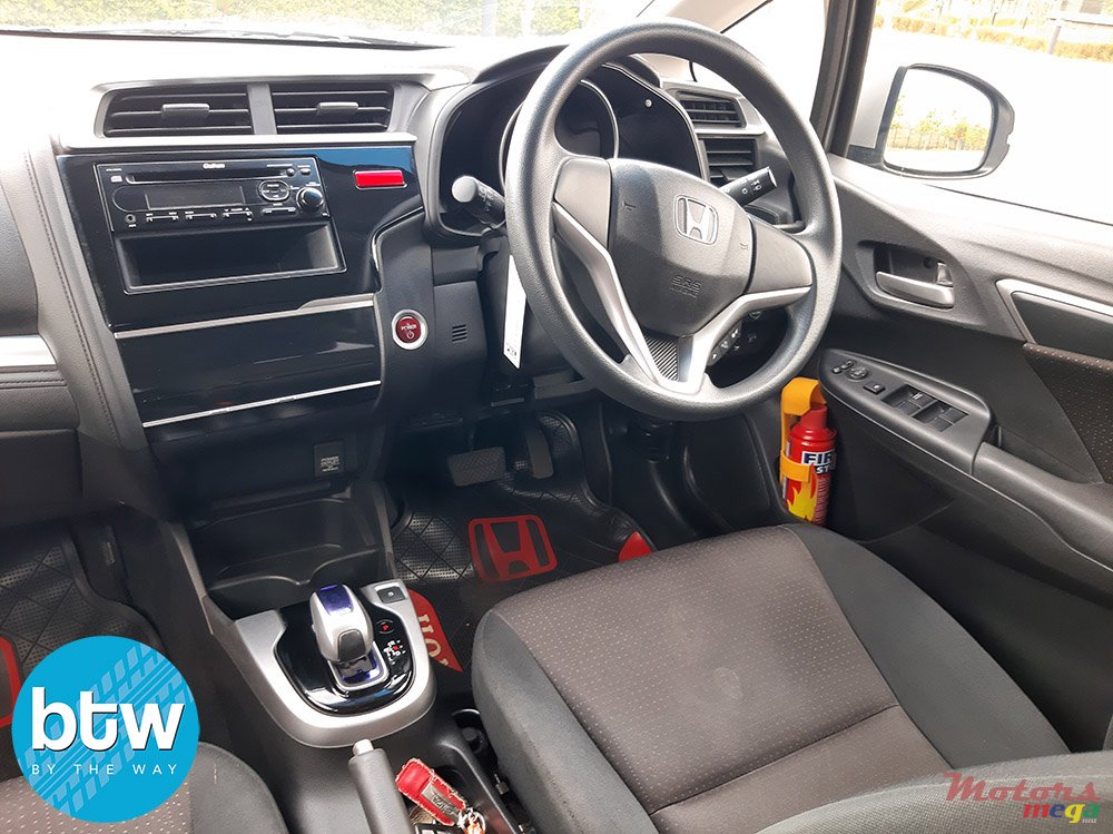 2016' Honda Fit photo #5