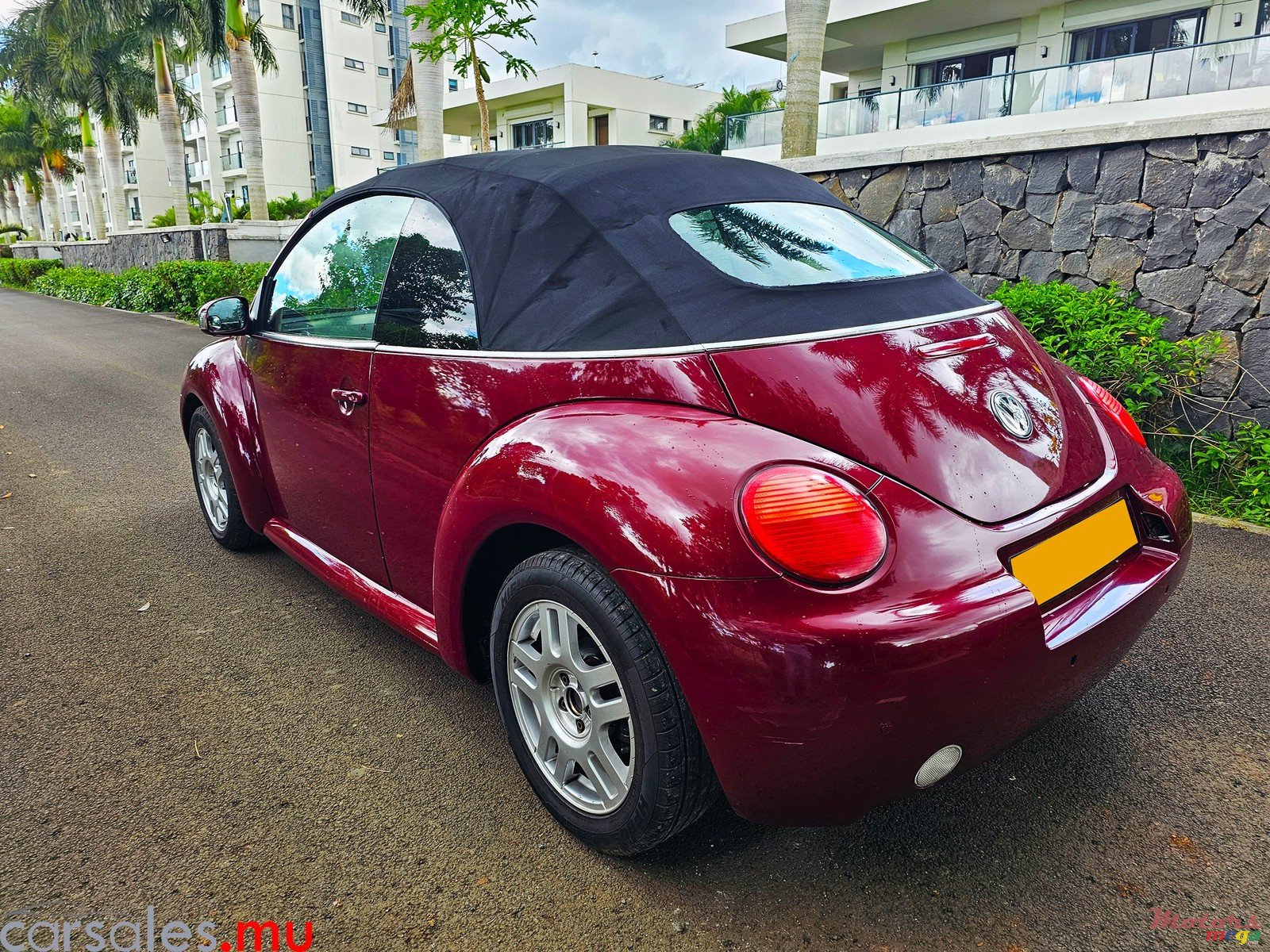 2006' Volkswagen Beetle 1.4 Cabriolet photo #2