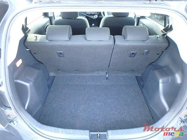 2016' Toyota Aqua photo #5