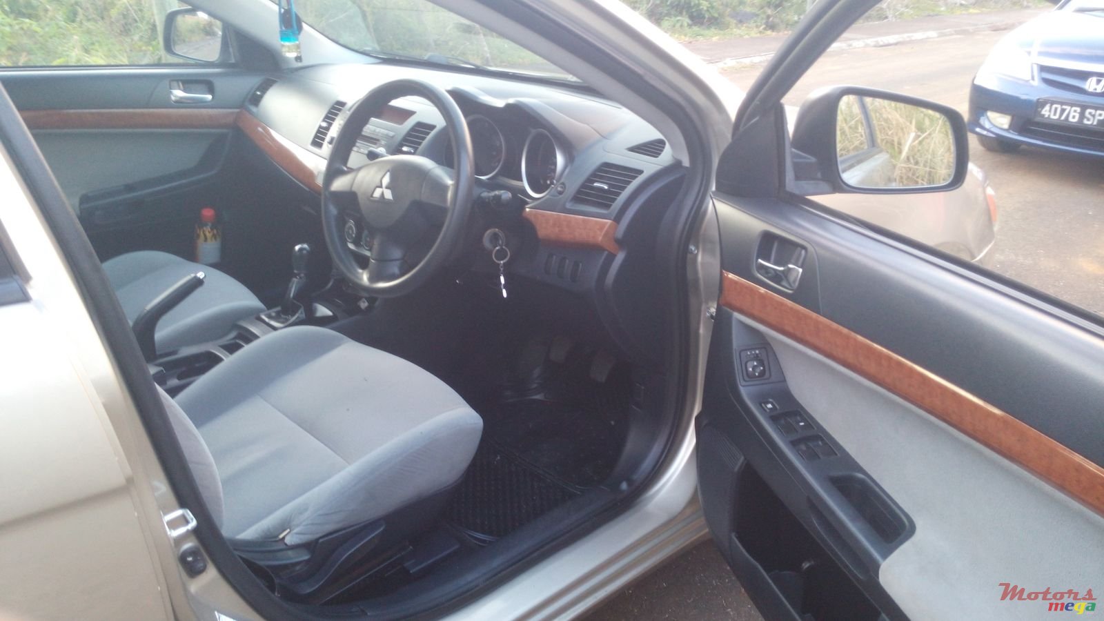 2010' Mitsubishi Lancer EX photo #3