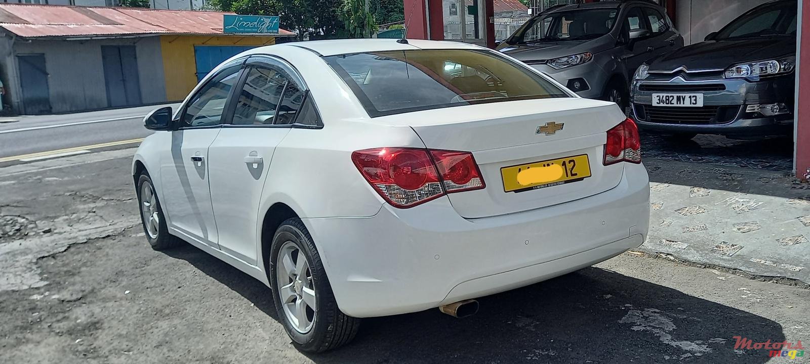 2012' Chevrolet Cruze photo #3