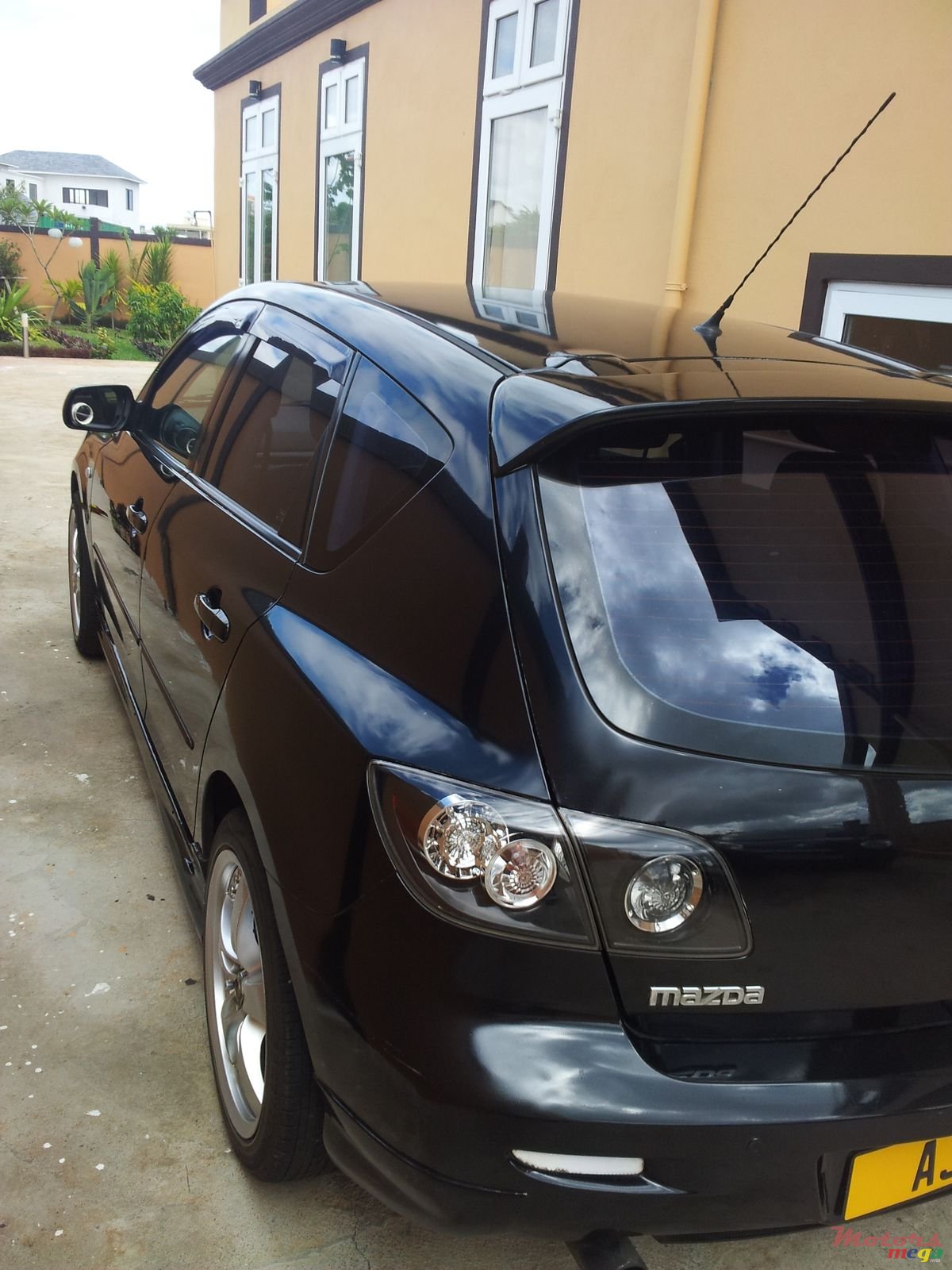 2004' Mazda 3 GT photo #1