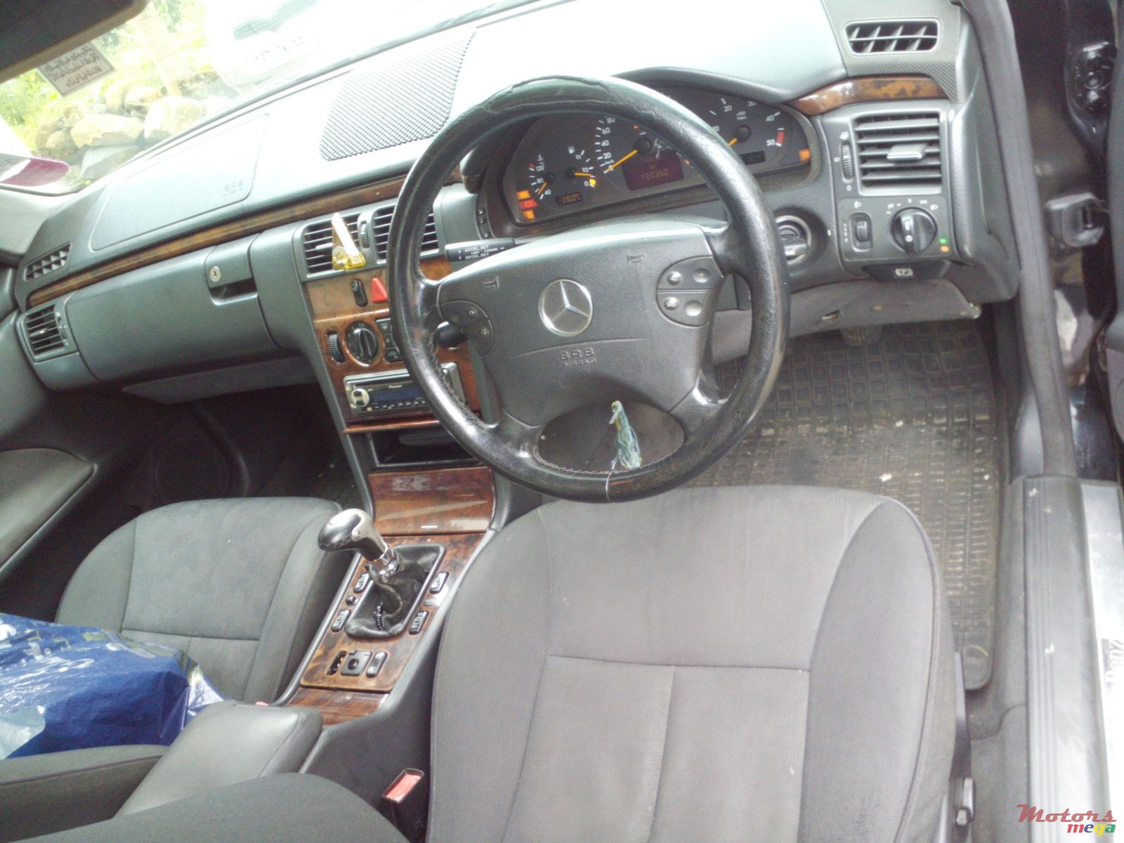 2000' Mercedes-Benz E270 photo #4