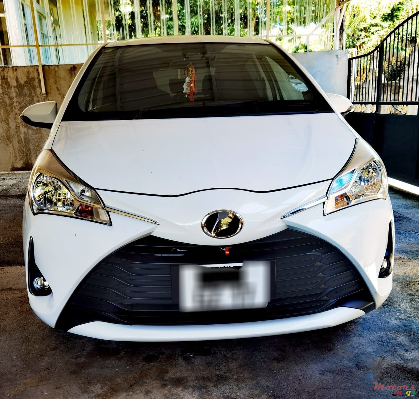 2017' Toyota Vitz photo #1
