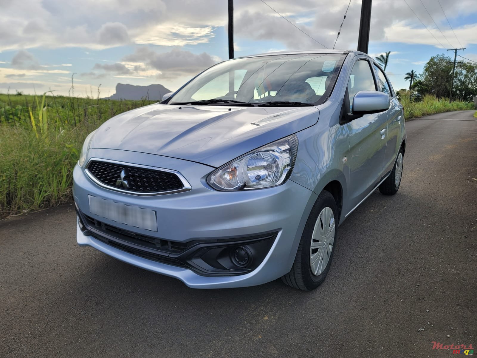 2021' Mitsubishi Mirage photo #2
