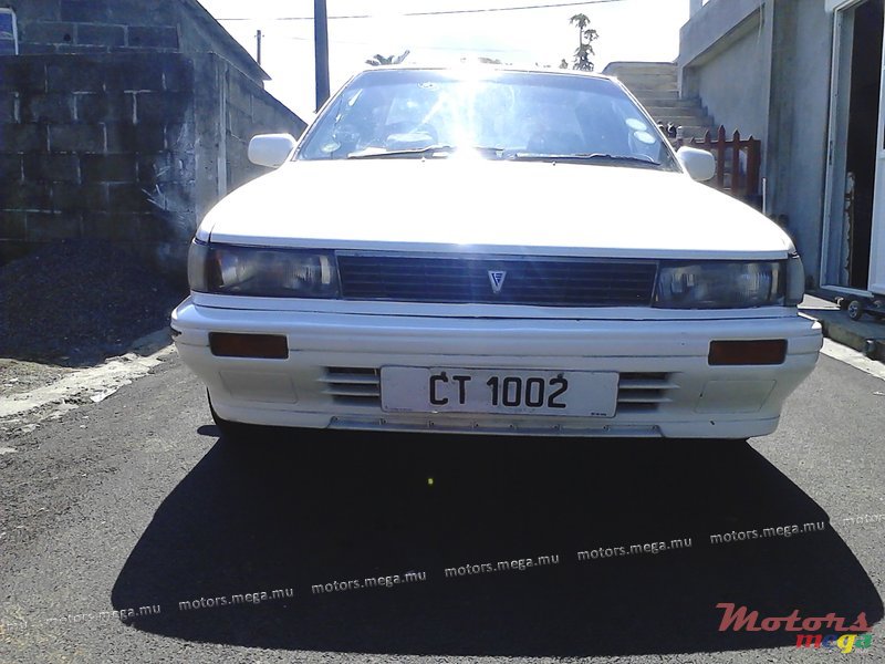 1989' Nissan Bluebird photo #2