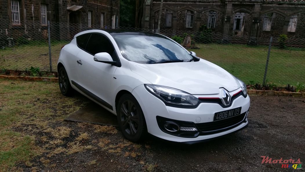 2009' Renault Megane RS photo #4