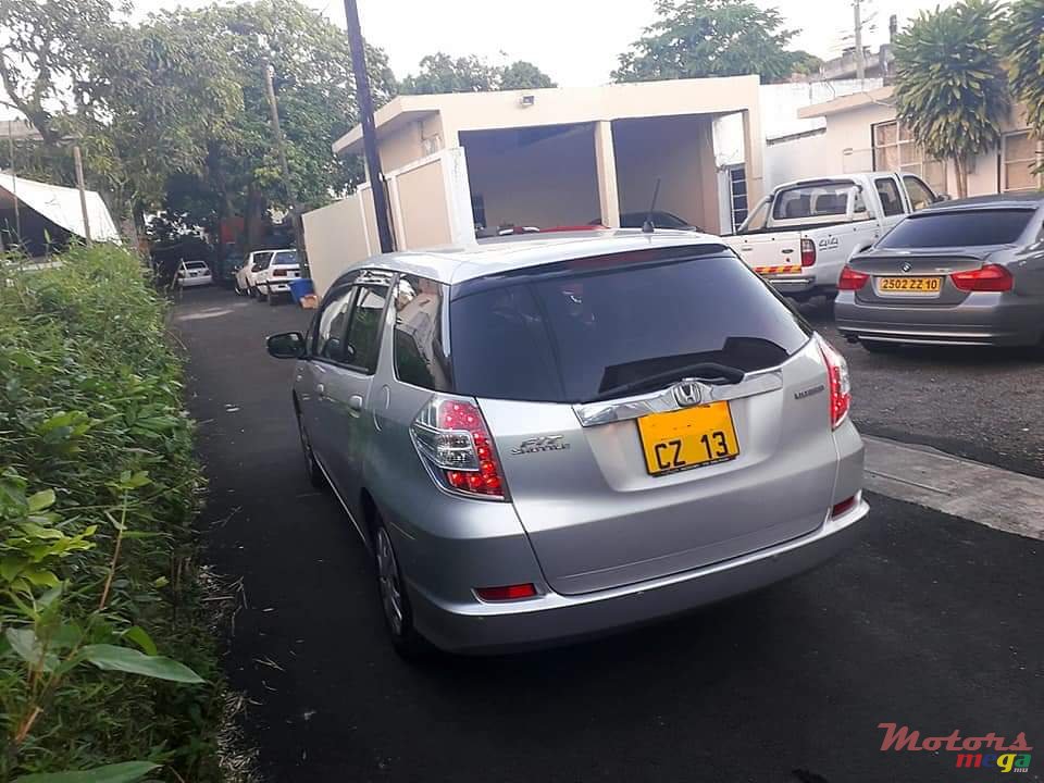 2013' Honda Fit Shuttle photo #2