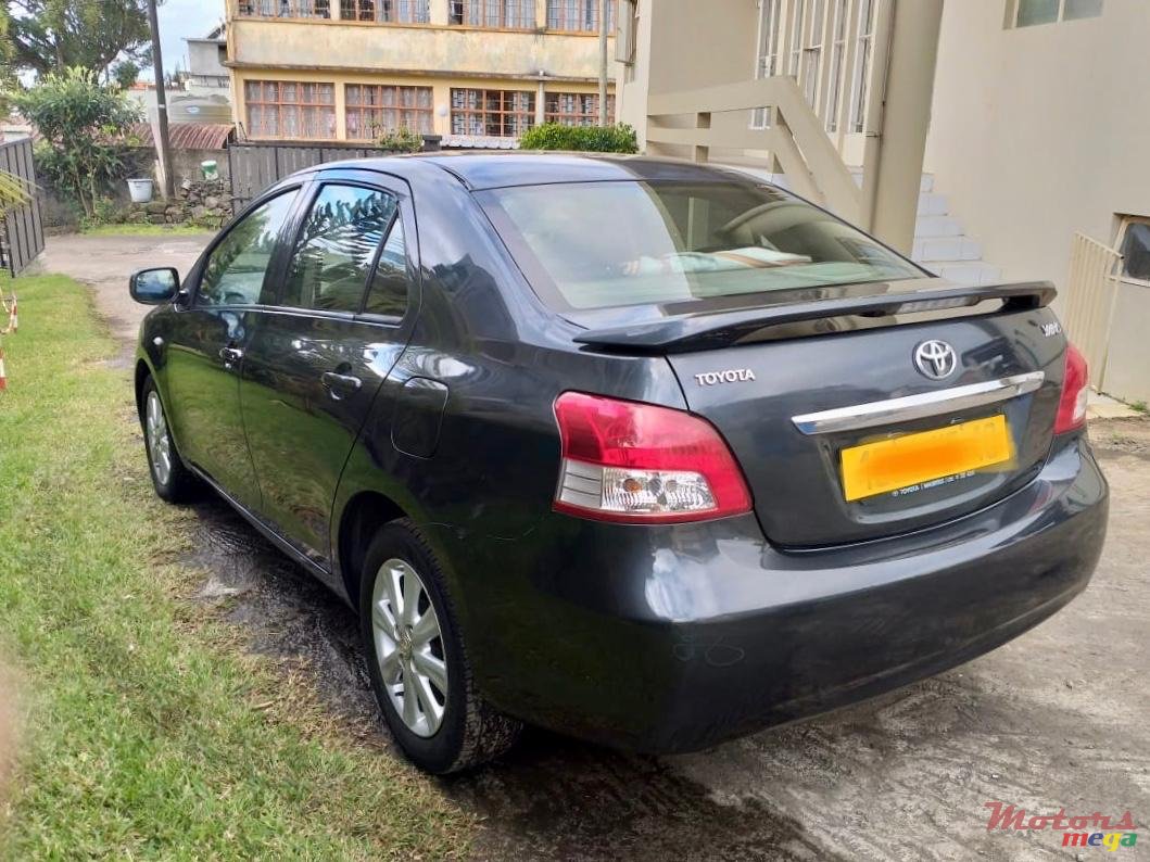 2010' Toyota Yaris photo #1