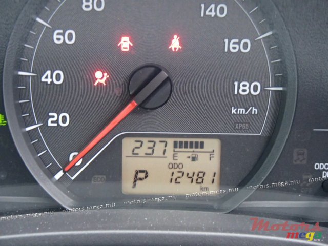 2011' Toyota Yaris photo #3