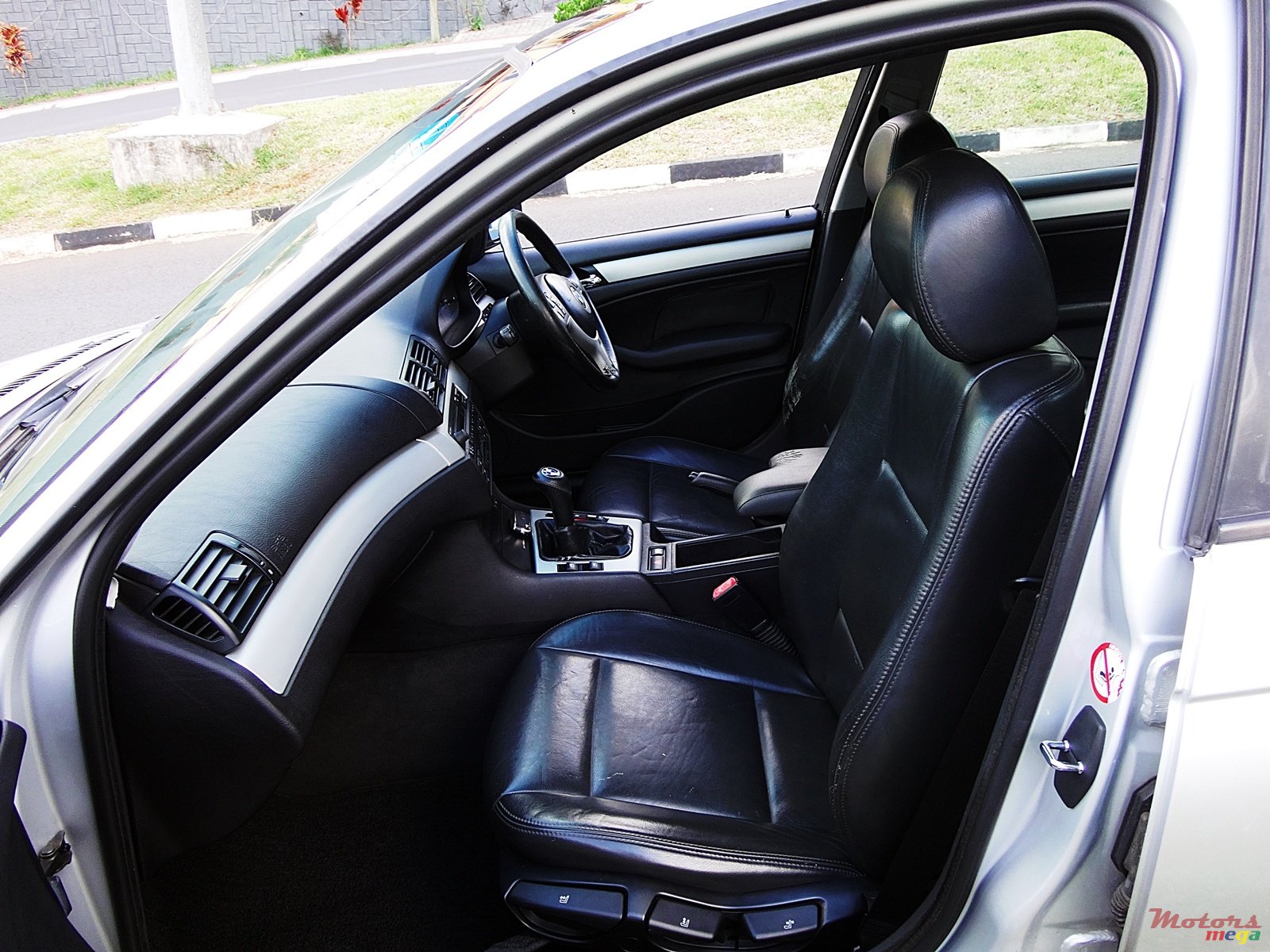 2004' BMW 3 Series 318i photo #6