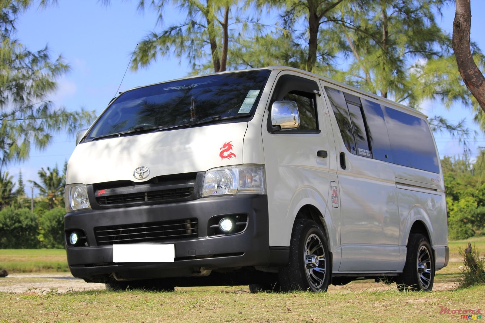 2007' Toyota HiAce photo #2