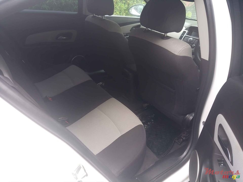 2011' Chevrolet Cruze 1.6l MANUAL photo #2