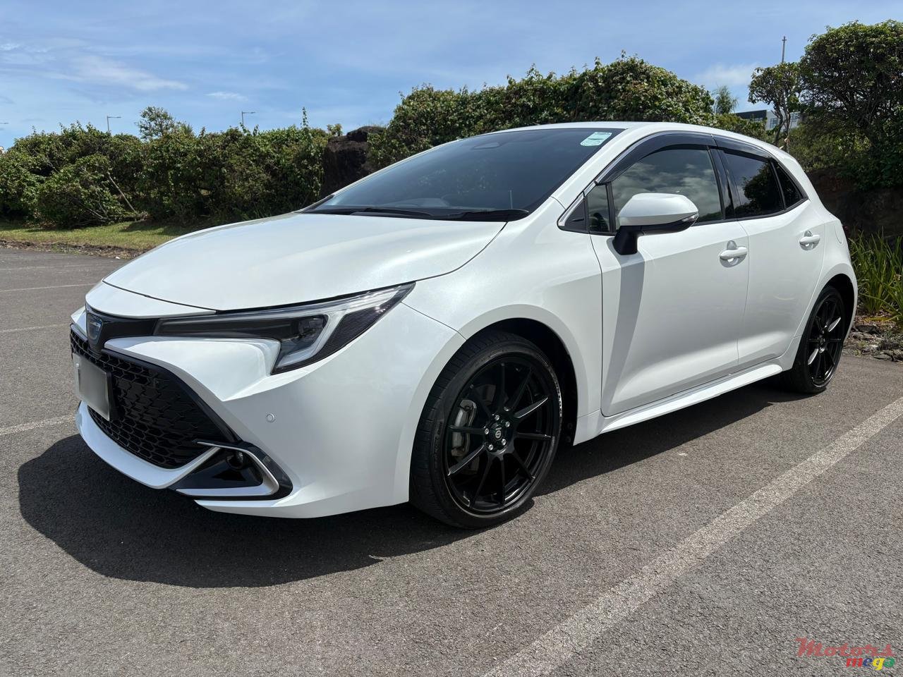 2023' Toyota Corolla GZ sport photo #2