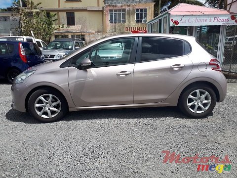 2013' Peugeot 208 photo #4