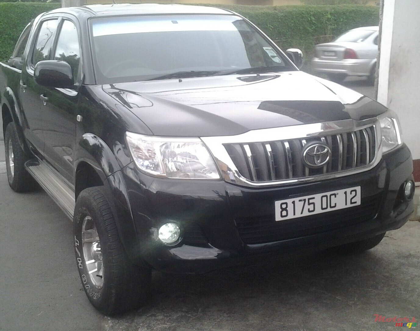 2012' Toyota Hilux 4x2 photo #2