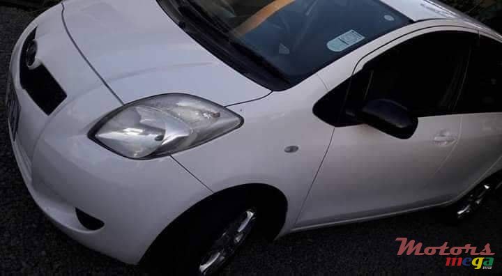 2009' Toyota Vitz . photo #1
