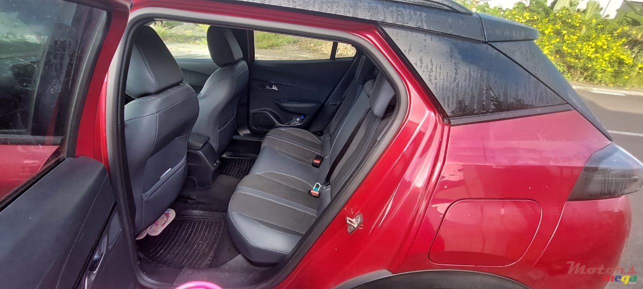 2021' Peugeot 2008 Allure (origin) photo #3