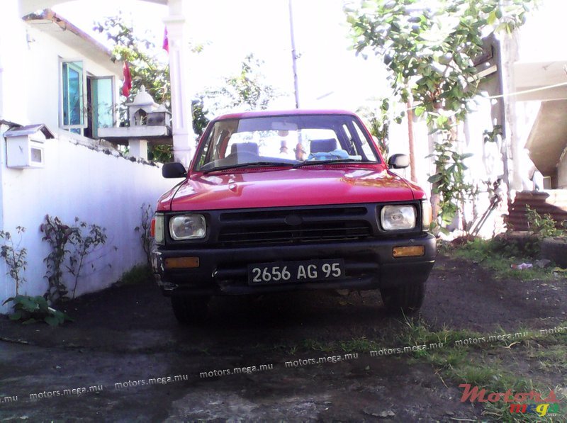 1995' Toyota Hilux none photo #1