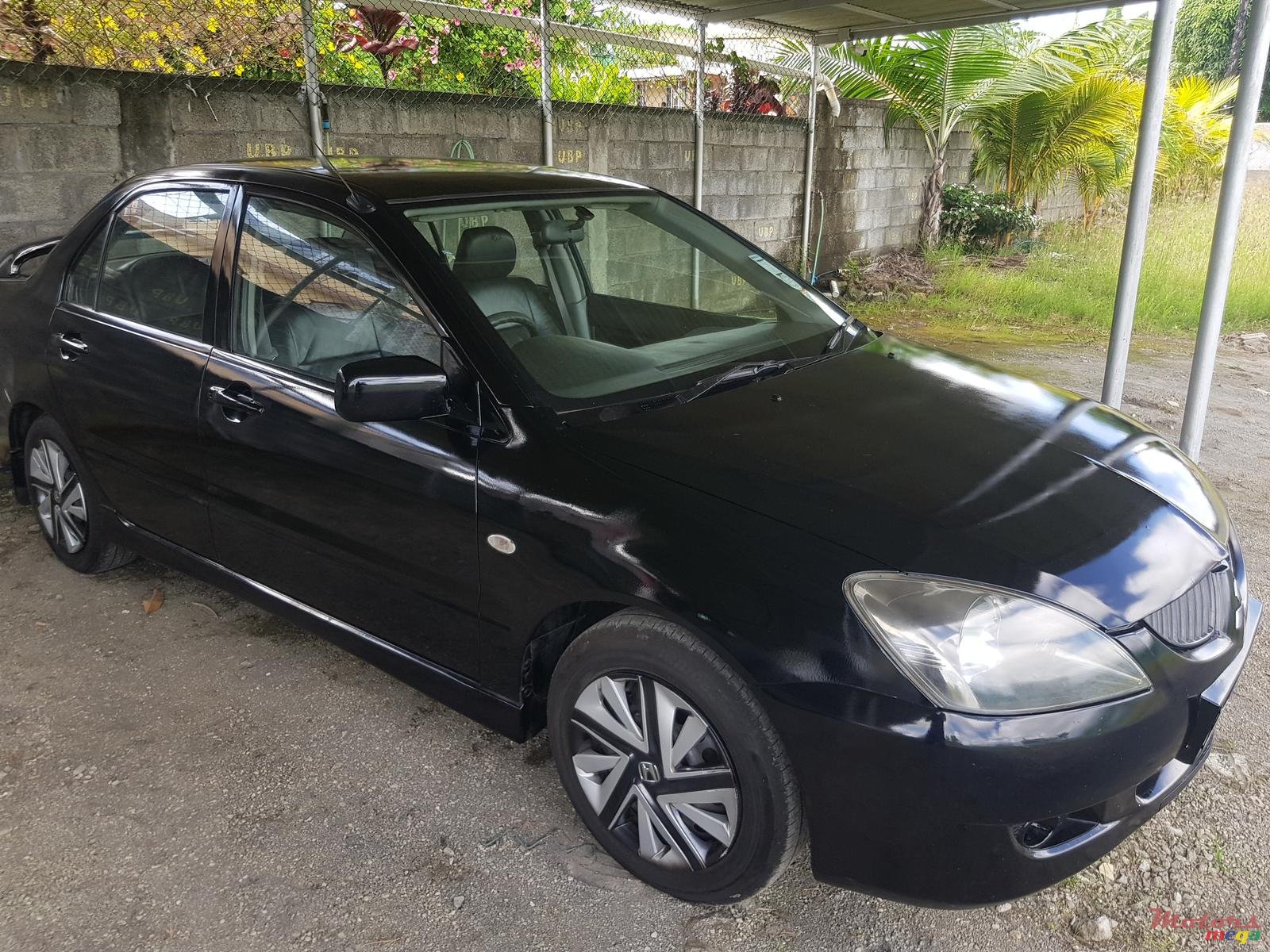 2004' Mitsubishi Lancer photo #1