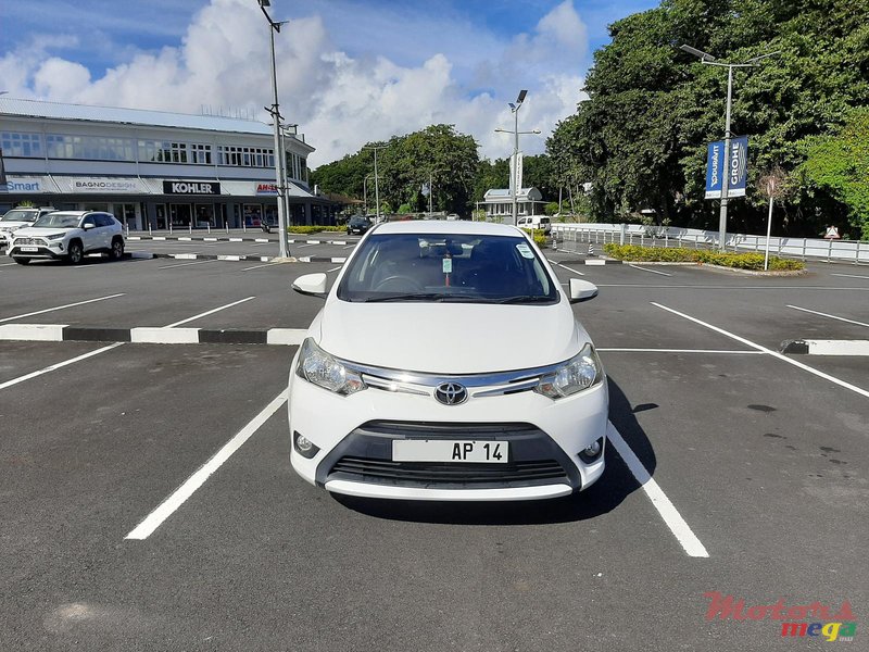 2014' Toyota Yaris photo #4