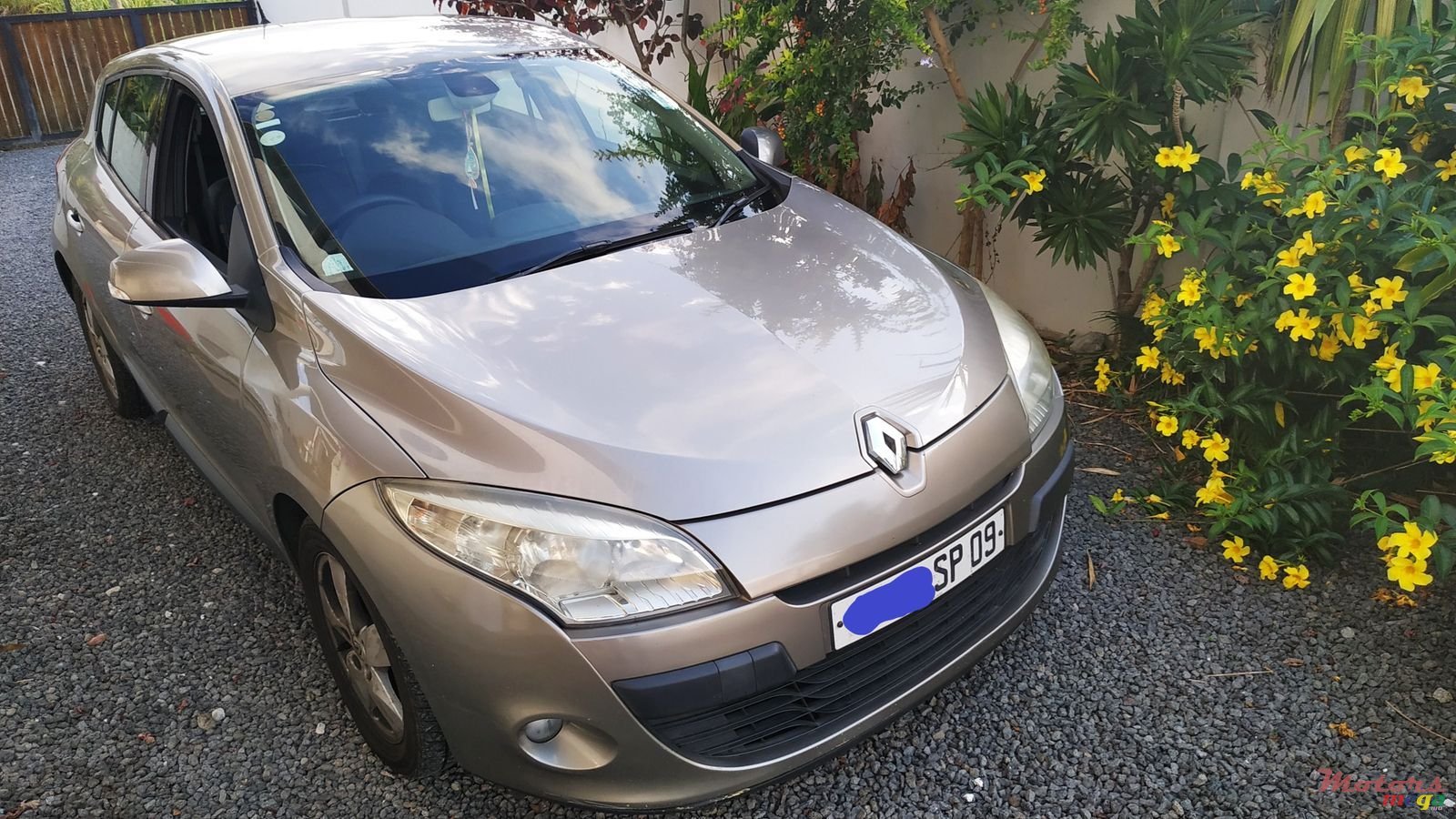 2009' Renault Megane photo #2