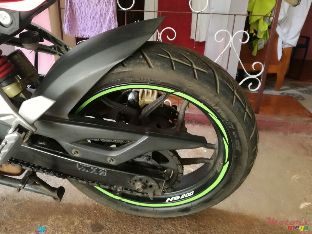 2013' Bajaj photo #4